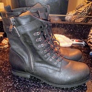 Black/dark grey boots.